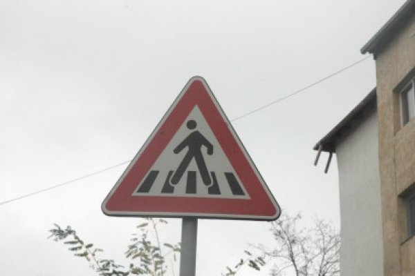 Vârstnică, lovită pe trecerea de pietoni